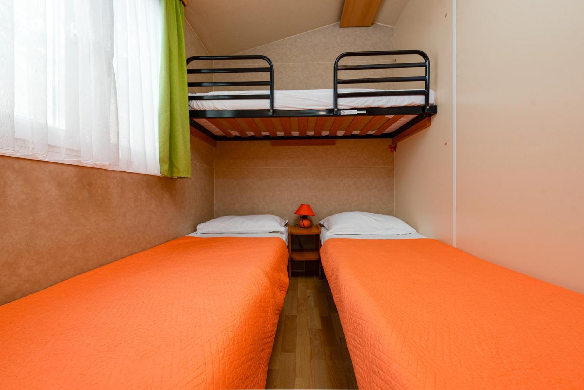 Camp Mrkva Mobile Homes With Pool Sukošan Εξωτερικό φωτογραφία