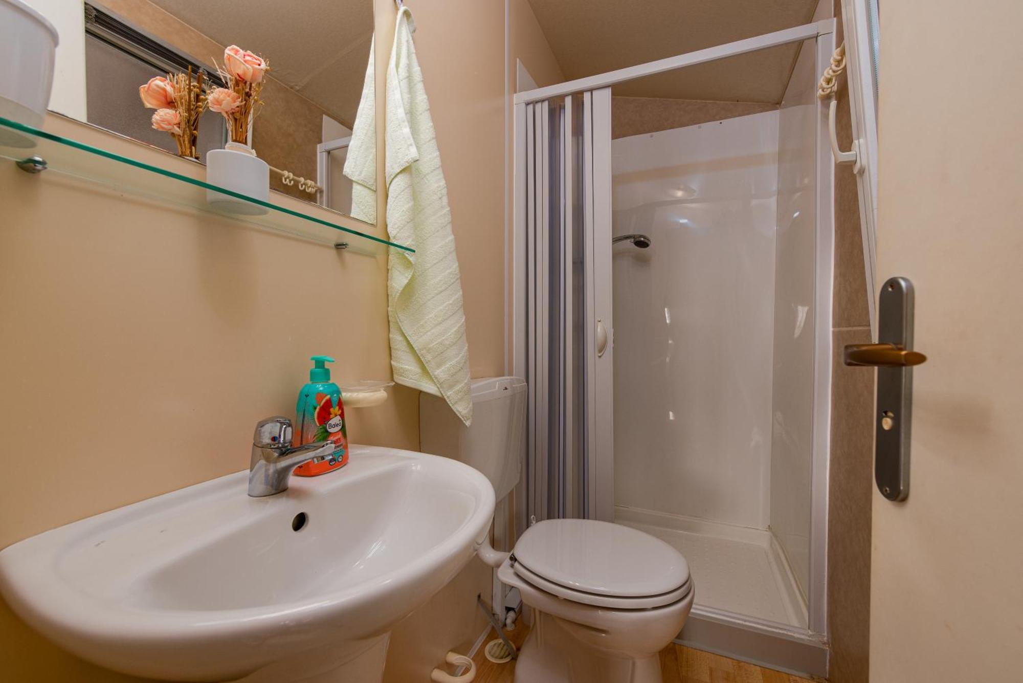 Camp Mrkva Mobile Homes With Pool Sukošan Εξωτερικό φωτογραφία