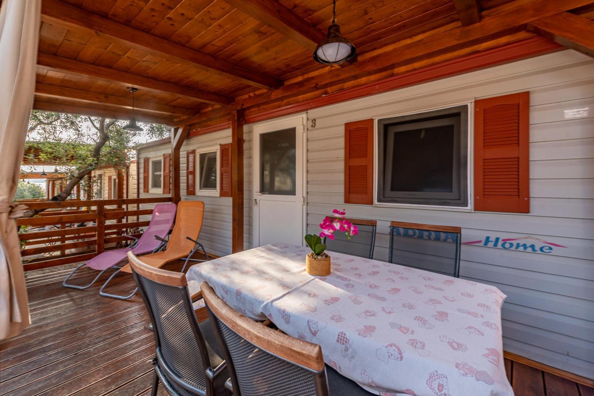 Camp Mrkva Mobile Homes With Pool Sukošan Δωμάτιο φωτογραφία