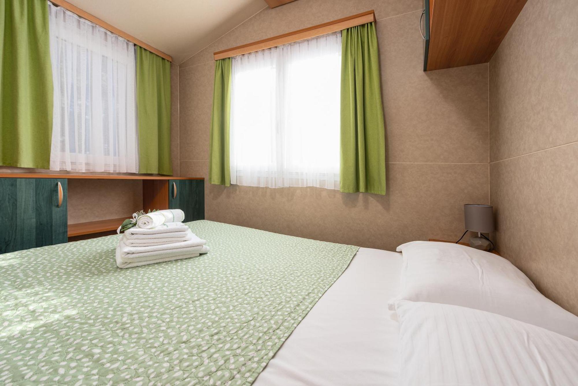 Camp Mrkva Mobile Homes With Pool Sukošan Δωμάτιο φωτογραφία
