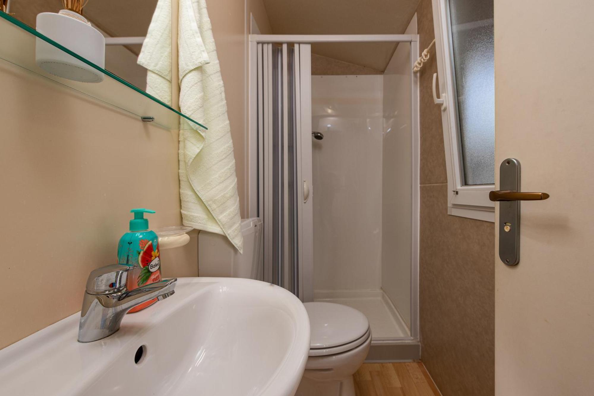 Camp Mrkva Mobile Homes With Pool Sukošan Δωμάτιο φωτογραφία