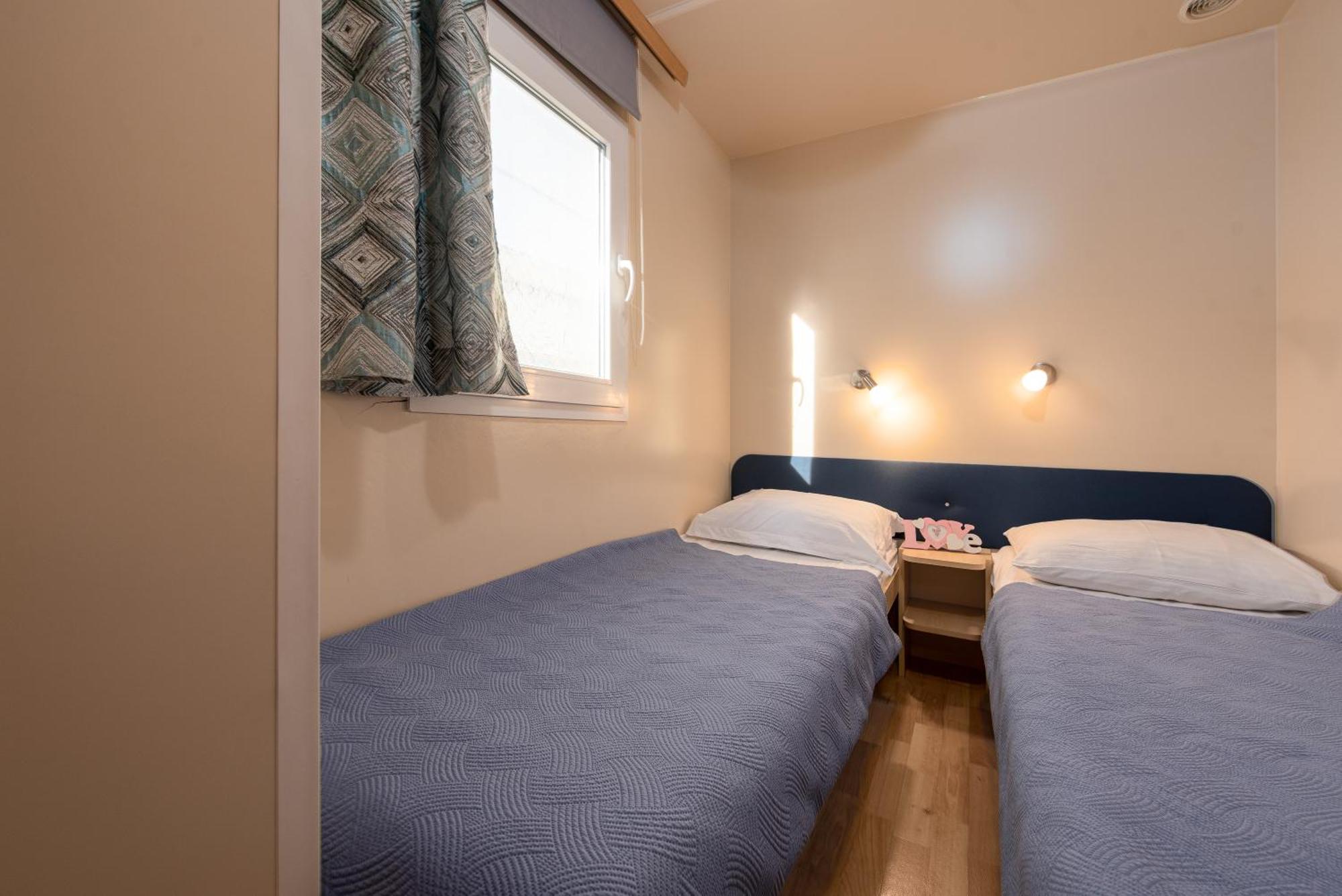 Camp Mrkva Mobile Homes With Pool Sukošan Δωμάτιο φωτογραφία